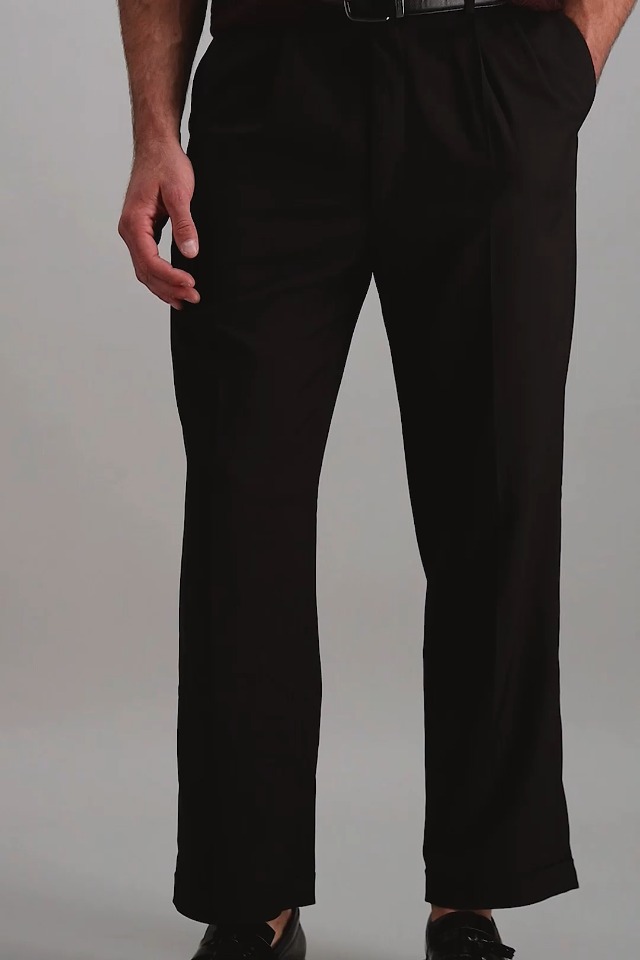 Haggar Mens Premium Comfort Classic Fit Pleat Expandable Waist Dress Pants,  Black, 32W x 30L US at Amazon Men's Clothing store