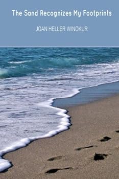 Paperback The Sand Recognizes My Footprints Book
