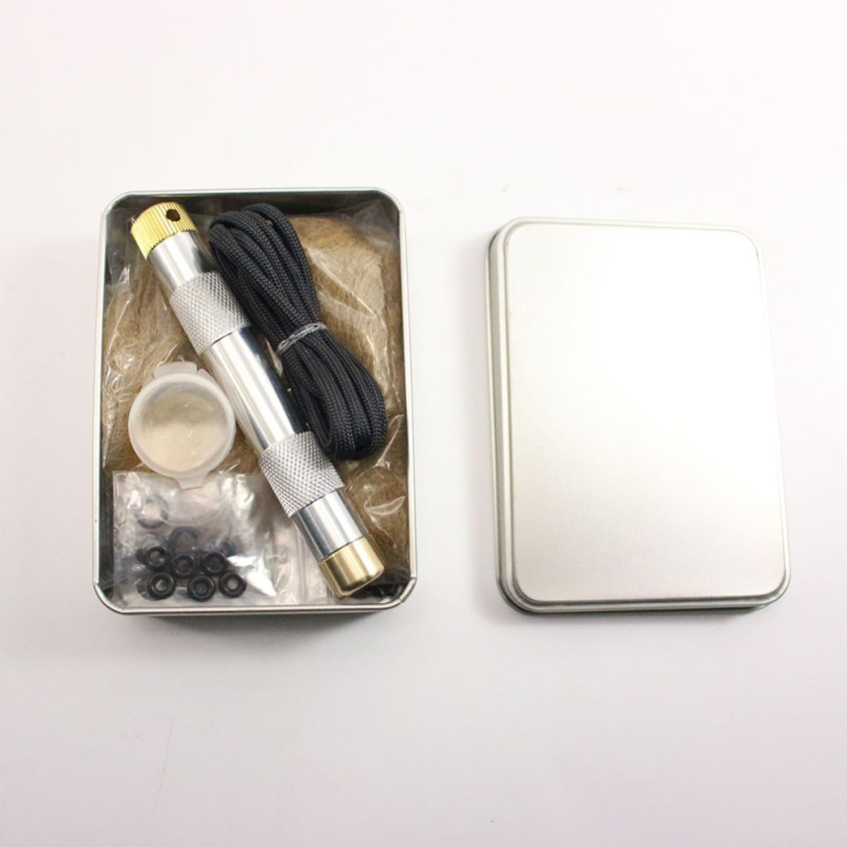 Hemobllo Allume-feu à Piston Facile à Allumer et Utiliser en Alliage D'aluminium et Laiton Couleur Aléatoire Accessoire Indispensable pour Camping en Plein Air et