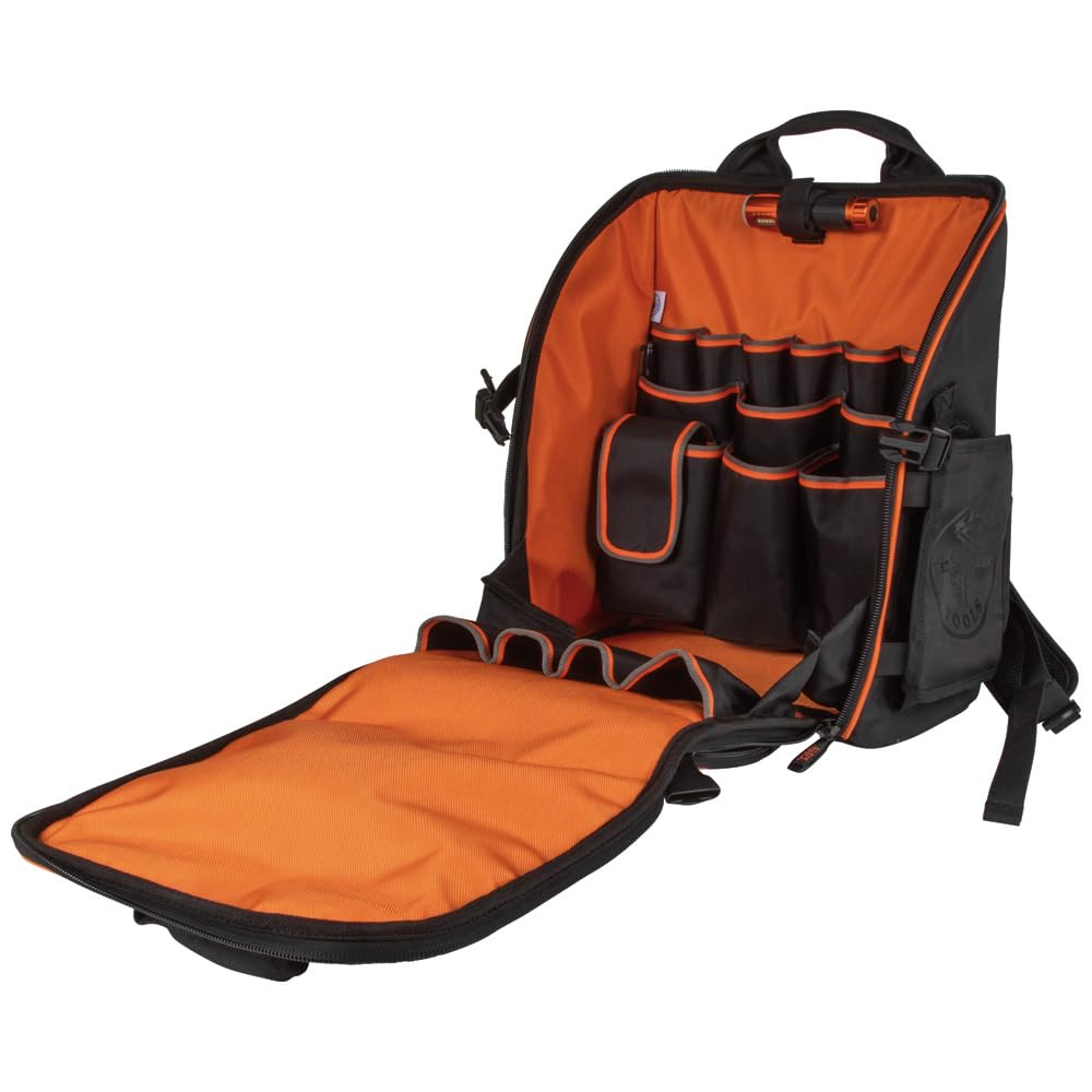 Klein Tools Mochila bolsa de trabajo resistente, organizador de herramientas, 21 bolsillos e interior grande, incluye linterna con luz de trabajo 55655