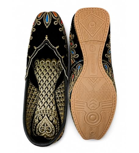 Image of Women's Maroon Velvet Ethnic Jutti Mojari