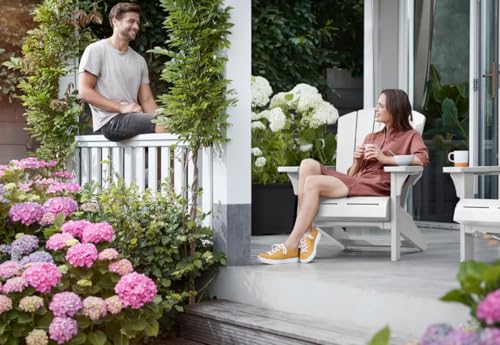 Keter Troy Adirondack Gartenstuhl weiß, wetterfest, Holz-Look, stabil bis 160 kg, ergonomische Sitzfläche, pflegeleicht, für Terrasse & Balkon, 81x93x96,5 cm