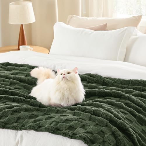 Bedsure GentleSoft King Size Blanket for Bed - Super Soft Cozy Blankets for Women Men Girls, Large Fuzzy Fleece Throw for Bedroom Decor, Dark Green,108x90 Inches