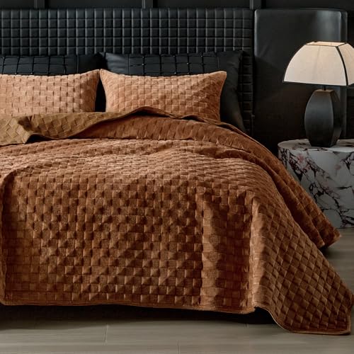 WARMDERN Luxury Velvet Quilt King Size, Geometrical Stitch Velvet Quilts Set, Soft Lightweight Bedspread and Coverlet, Caramel Gold Bedding with 2 Pillow Shams for All Season, 106" x 96"