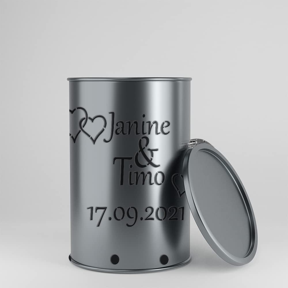 Feuertonne mit Hochzeit Motiv - Personalisierbar - Gefertigt aus neuem Ölfass - Besondere Feuerstelle für Garten und Terrasse - Hohe Feuerschale mit Rostoptik - 90 x 60 cm