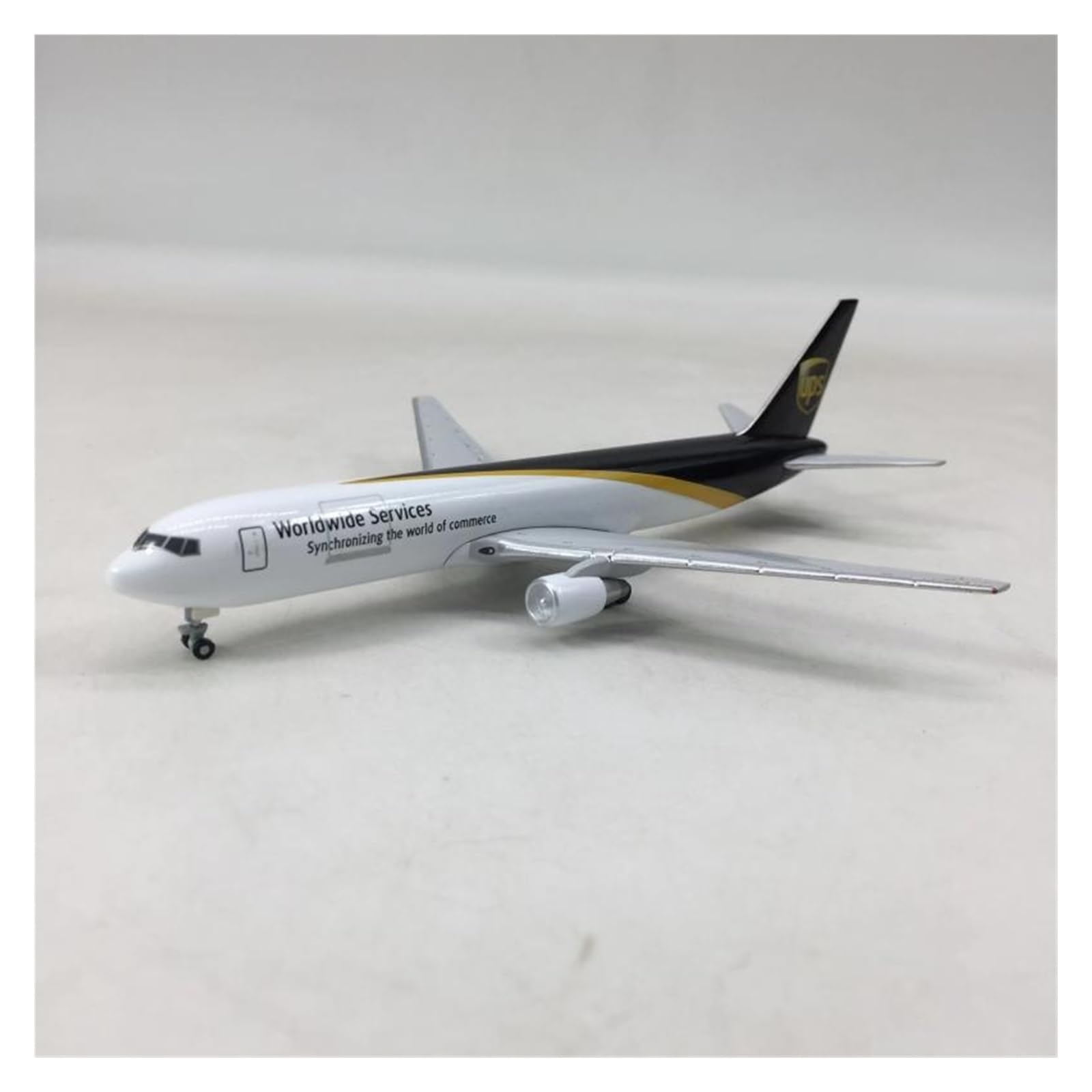 貨物機模型 UPS B767-300F 1/400 き UPS Boeing 767 Freighter