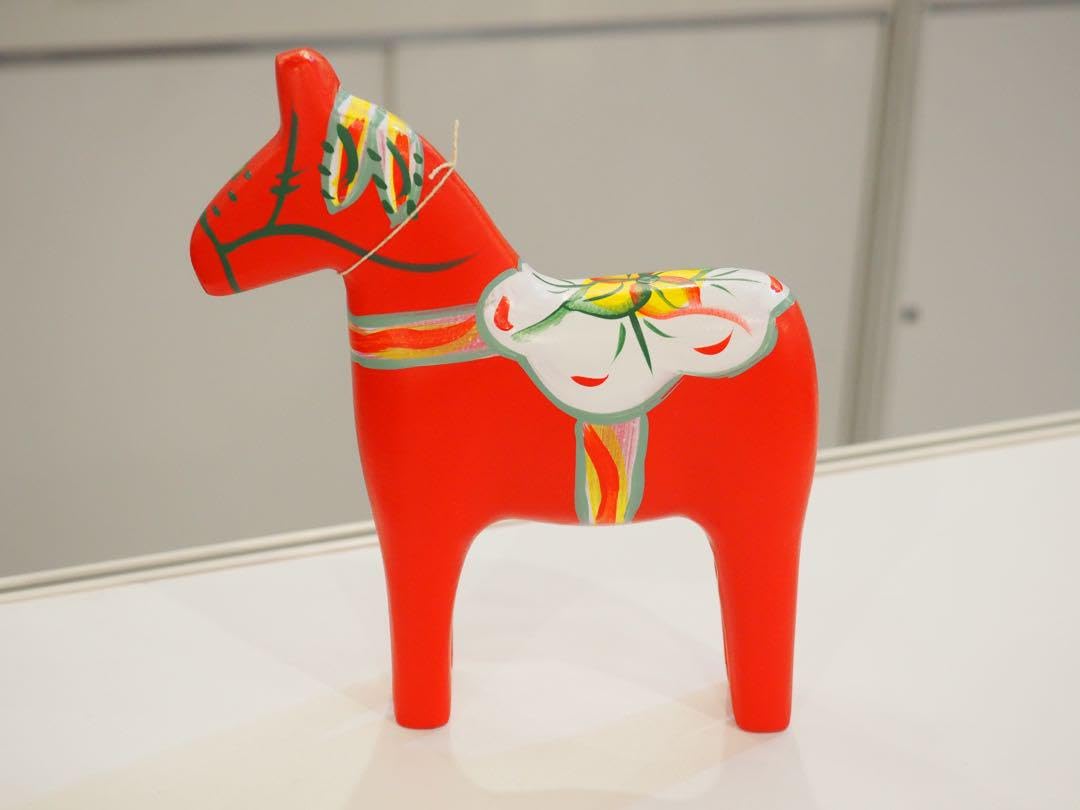 ダーラヘスト/ダーラナホース スウェーデン 幸せを運ぶお守り 伝統工芸品 Amazon.co.jp: スウェーデン伝統工芸品 幸せを運ぶ ダーラナ