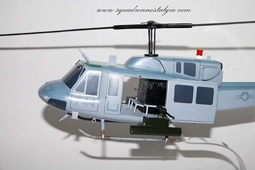 Miniatura 3 de Bell® UH-1N Huey, HMLA-775 Coyotes, modelo de escala de caoba de 16"