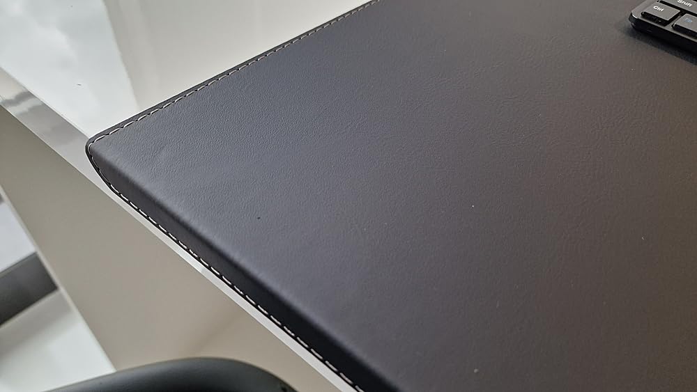 Gewinkelte Schreibtischunterlage mit Kantenschutz Echt Leder 90 x 47 Schwarz Silbergraue Naht