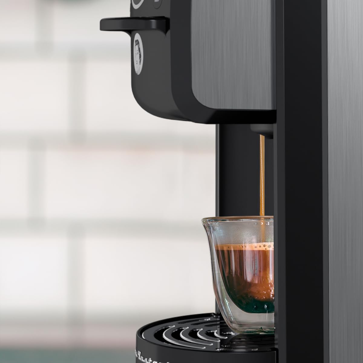 Juanita Cafetera Multicápsula Instant – 1400W, Presión 20 Bares, Compatible con Cápsulas y Café Molido, Pantalla Digital, Depósito 1.3L, Compacta y Fácil de Limpiar