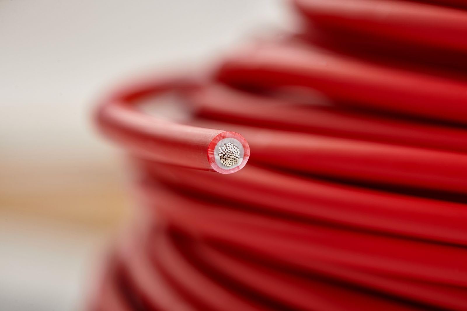 NEKU Solarkabel 6mm² UV-beständig, flexibel, Photovoltaik Kabel, PV Kabel, Solar Anschlusskabel für Solarpanel, Wechselrichter & Laderegler (Rot, 25m)