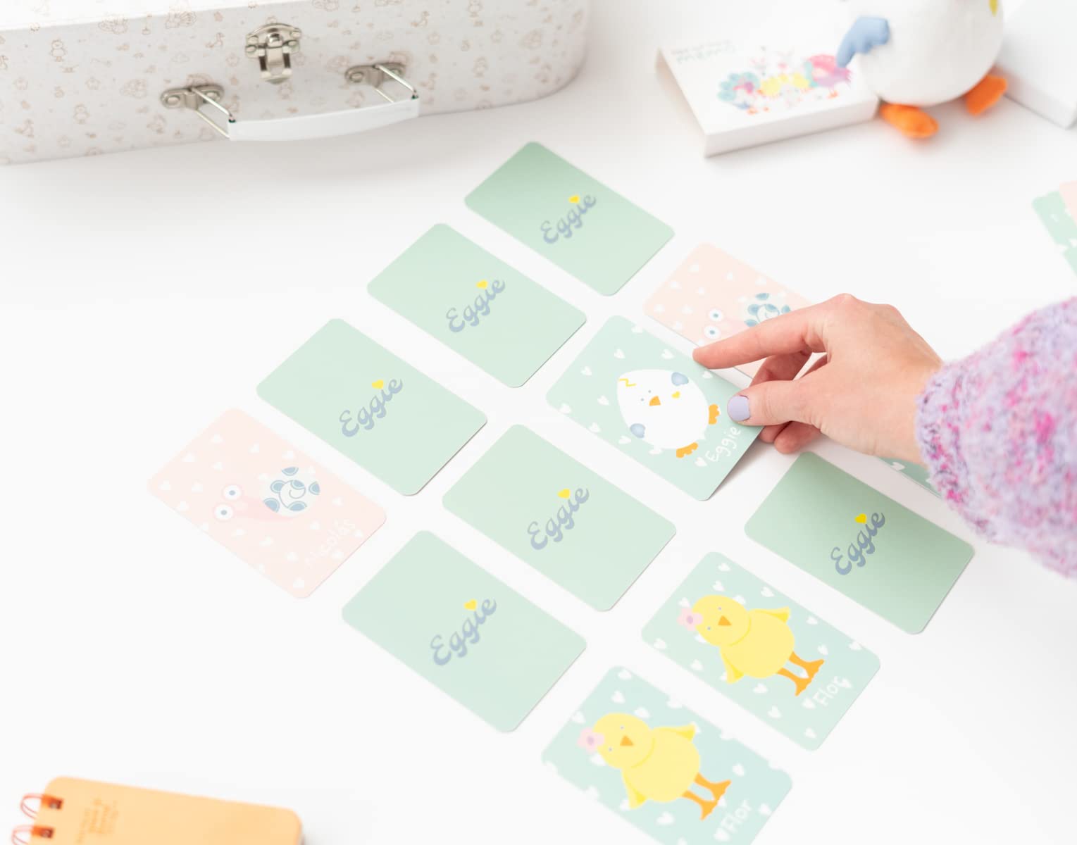 Grupo Erik Geschenk-Set Eggie und Freunde | Baby Geschenk | Original Geschenkidee für Babys | Auf Spanisch