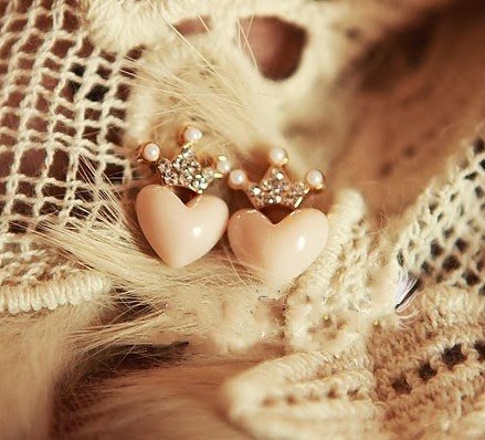 Fashion pink rhinestone crown heart earrings
