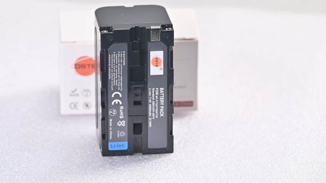 DSTE - Batteria di ricabio copatibile con EN-EL15 e Nikon 1 V1, D7200