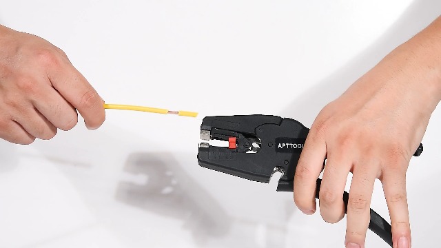 Klein Tools 21050 Grande Pince à Dénuder (750-350 MCM