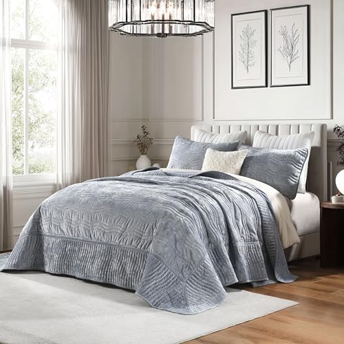 Image of Velvet Super King Size Quilt, Extra-Large Comforter Set Light Blue Bedding Set (130 inch*118 inch) with 2 Pillow Shams, Luxurious Quilt Set,All-Season 3 Pieces