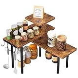 Massimizza l'uso dello spazio:Lo scaffale angolare IBUYKE è composto da 3 ripiani, 4 ganci in metallo e 5 piedini antiscivolo. Questo scaffale da cucina occupa poco spazio grazie al suo design compatto, che lo rende perfetto per essere collocato in qualsiasi angolo del piano di lavoro della cucina. È stato progettato per sfruttare ogni centimetro di spazio e si adatta perfettamente ad angoli altrimenti inutilizzati.