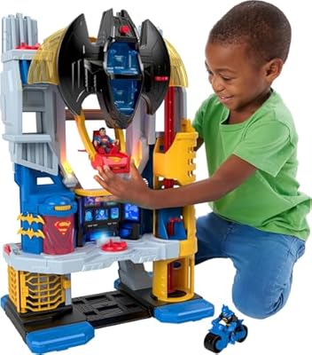 Fisher-Price Imaginext DC Super Friends Cuartel definitivo Set de Juego con Figuras Batman y Superman y Accesorios  Juguete +3 años  Mattel HNW08 