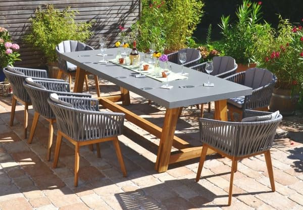 Zwischen Terrasse und Wintergarten