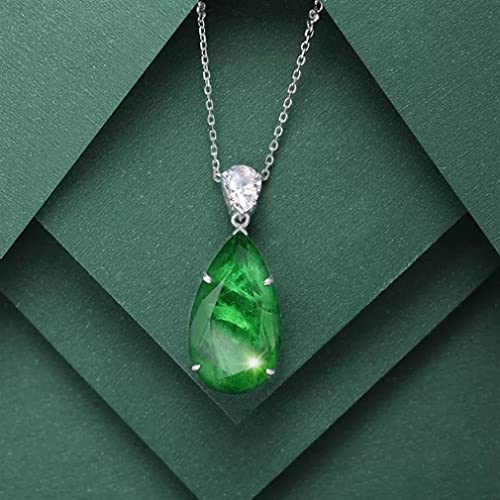 Collier émeraude poire argent 925 et moissanite pour sublimer vos soirées