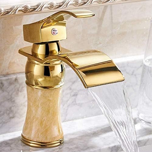 Mitigeur de toilette plaqué or et marbre blanc, la robinetterie de luxe
