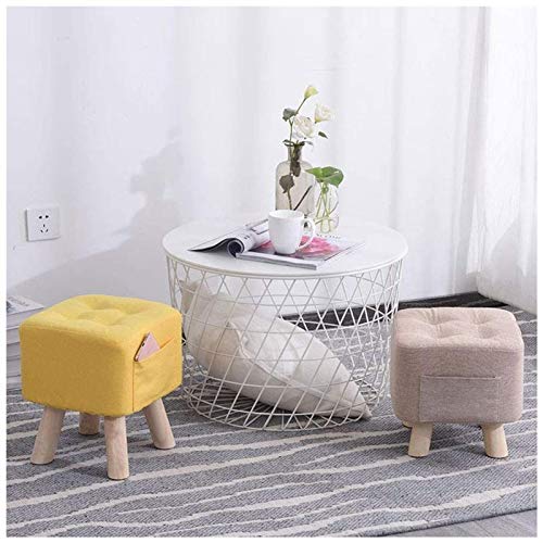 Tabouret carré avec rangement pour gagner de la place dans une petite chambre