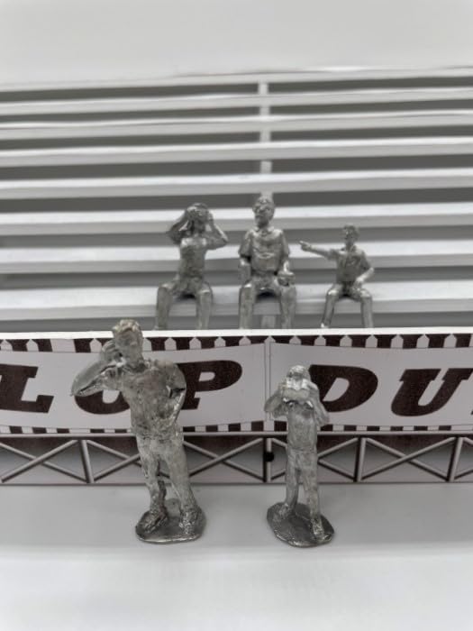 Spectateurs mixtes en métal Greenhills F1097 pour donner vie aux tribunes de votre circuit 1/32