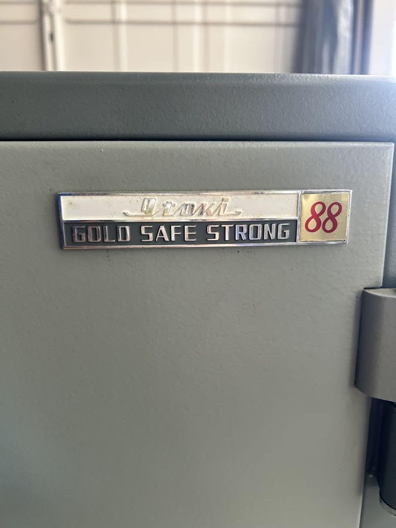 Amazon.co.jp: 耐火金庫 ITOKI製 GOLD SAFE STRONG88 大型金庫 : DIY