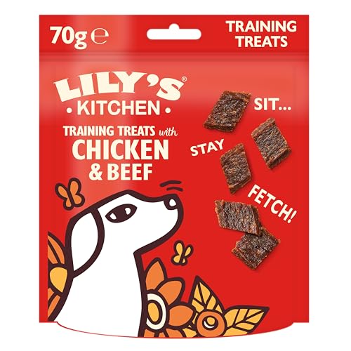 Lily's Kitchen Preparata con ingredienti naturali per cani adulti Confezione di croccantini per l'addestramento Tempo di Scuola con pollo e manzo 8 x 70g