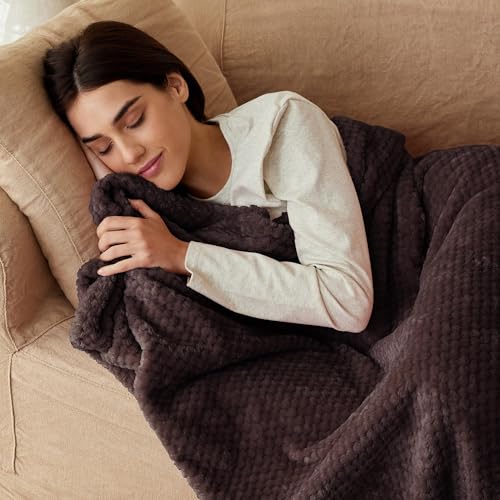 Exclusivo Mezcla Fleece Throw Blanket Extra Large, Super Soft and Warm Blankets for Couch, Sofa and Bed Waffle Textured, Cozy, Fuzzy and Lightweight (Coffee, 50x70 Inches) - Thumbnail 3