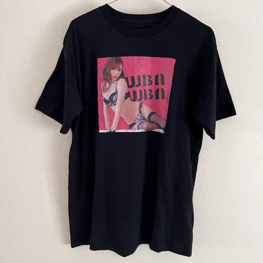 明日花キララさんのTシャツと小物入れセット。 Amazon.co.jp: whip bunny フォトTシャツ 明日花キララ ホワイト