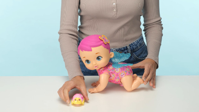 Poupon Crawly Trottine à Quatre Pattes – Frappe Dans Les Mains Et Babille – Neuf