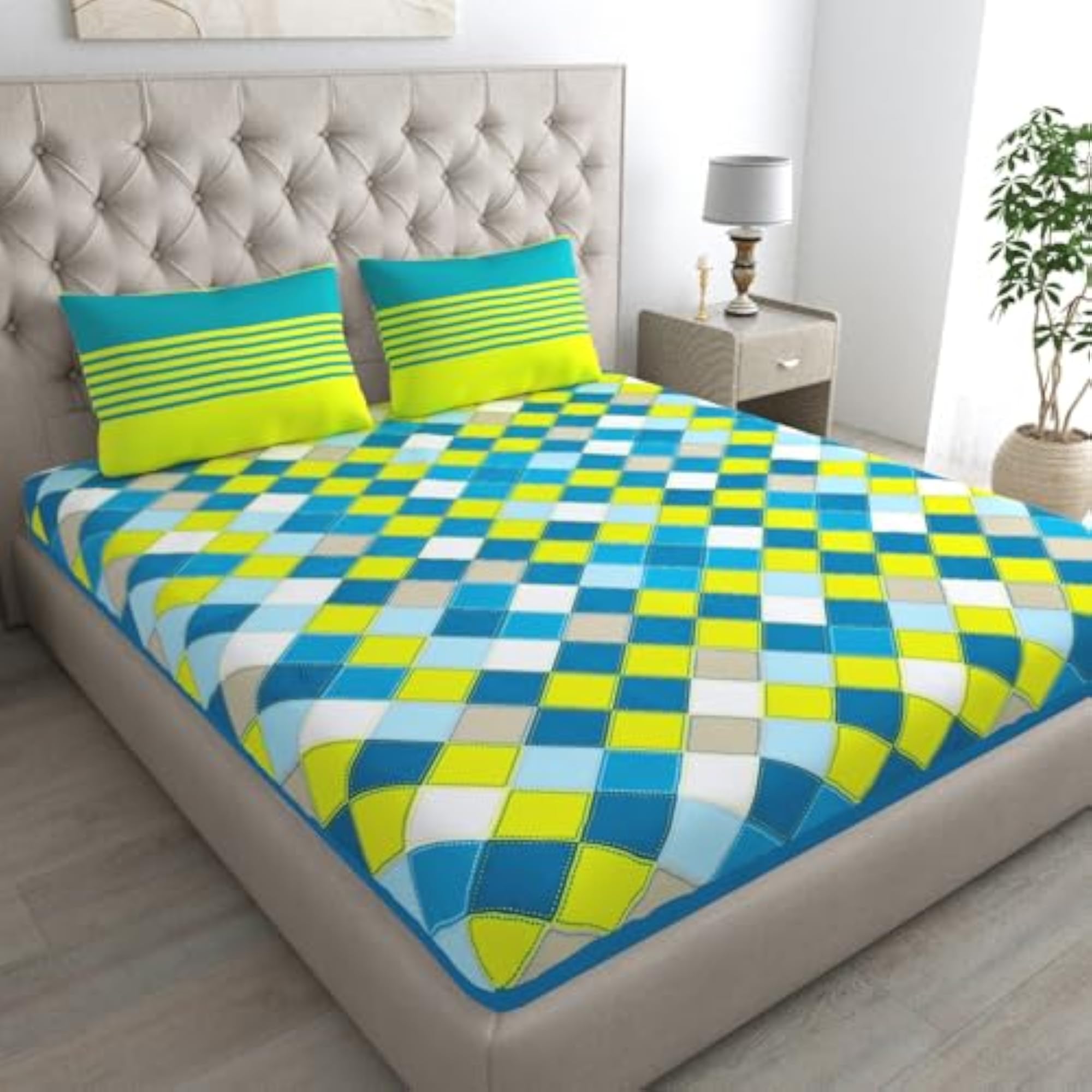 Checkered Pattern Double Bed Bedsheet Set with 2 Pillow Covers