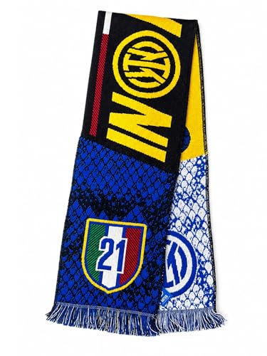 MATERIALE DI QUALITÀ Realizzata in tessuto resistente e confortevole, ideale per stadio, uso quotidiano o collezione.