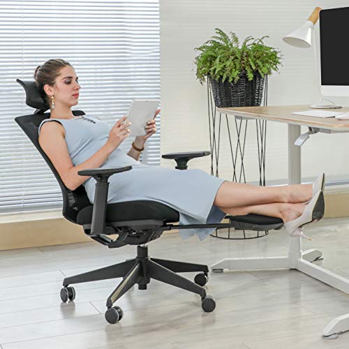 SONGMICS Sedia da Ufficio Ergonomica, Sedia da Scrivania con Poggiapiedi Allungabile, Meccanismo di Inclinazione (90-135°), Poggiatesta Regolabile, Portata 150 kg, Nero OBN61BKV1