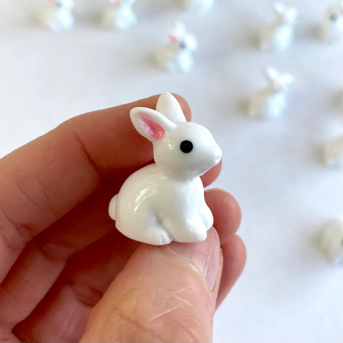 Mini Resin Sitting Rabbit, Dollhouse Miniature Tiny White Rabbit, Terrarium Fairy Garden Dolls Toy, Mini Micro Landscaping Decoration (3 PCS)