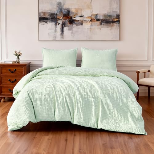 Image of Amazon Basics Duvet Cover Set with Jacquard Geometric Pattern, 3-Piece with 1 Duvet Cover and 2 Pillow Shams, Comforter Not Included, California King, Aloe Green