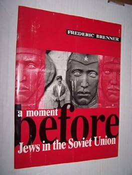 Paperback A moment before: Jews in the Soviet Union Book