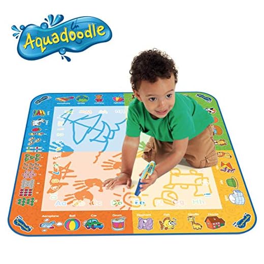 TOMY - Tapis Aquadoodle Classique 4 Couleurs T72372, Tapis de Dessin à Eau, Coloriage Géant, Tapis d'Éveil Adapté aux Enfants dès 18 mois