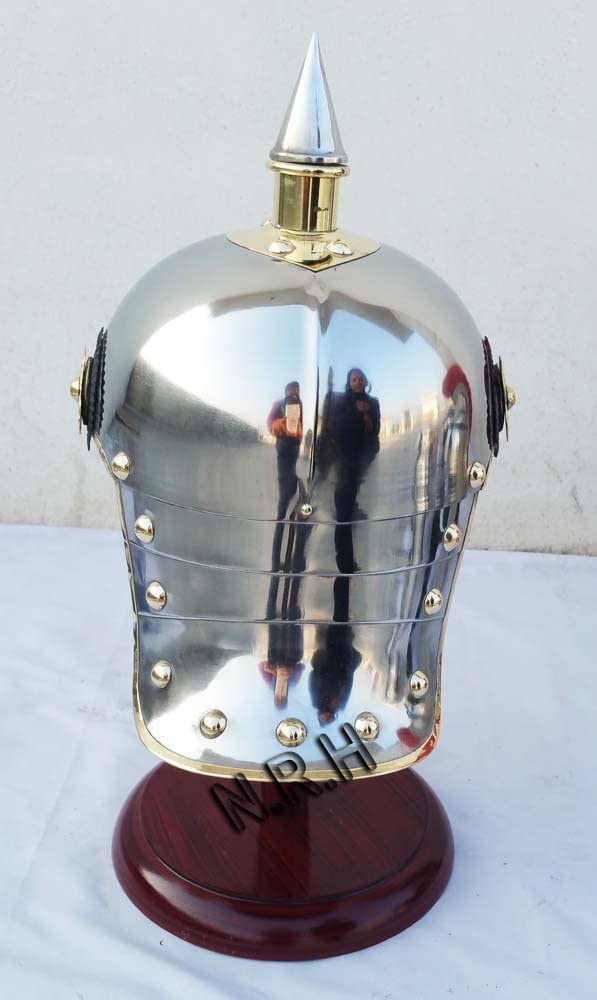 II wojna światowa niemiecka pruska stal i mosiądz Pickelhaube kask wojskowy oficer kolce kask
