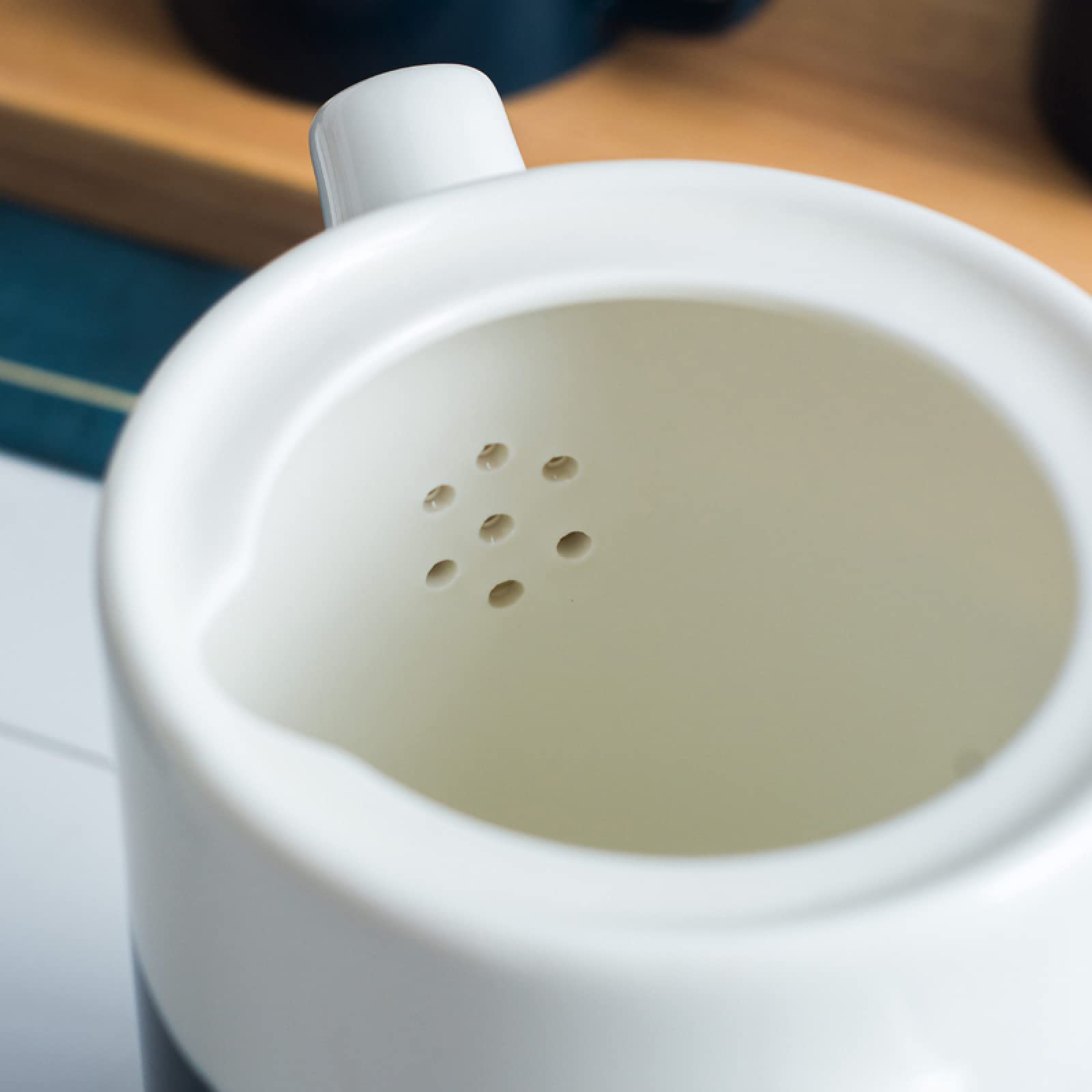 Zestawy użytkowe podwieczorek dla dorosłych Porcelanowa kawa i herbata Zestawy upominkowe Ceramiczny serwis herbaciany Kubek kawy Zestaw herbaciany z czajnikiem 4 filiżanki Taca do serwowania Ślubny