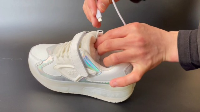 Chaussures à Roulettes Rétractables Pour Enfants - Basket Lumineuse, Roues Escamotables - Taille 27 à 43 EU - Pour Sport Plein Air