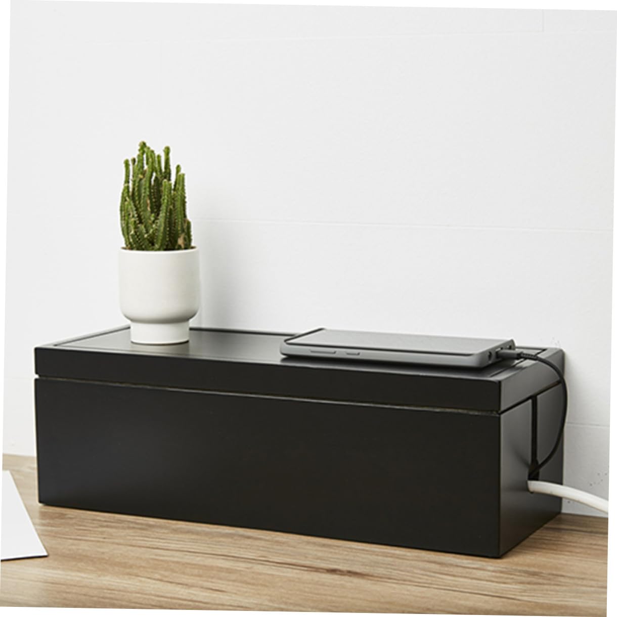 Caja Organizadora de Cables de Plástico Negro Tapa Abierta para Almacenamiento Rápido y Gestión de Enchufes Hogar y Oficina