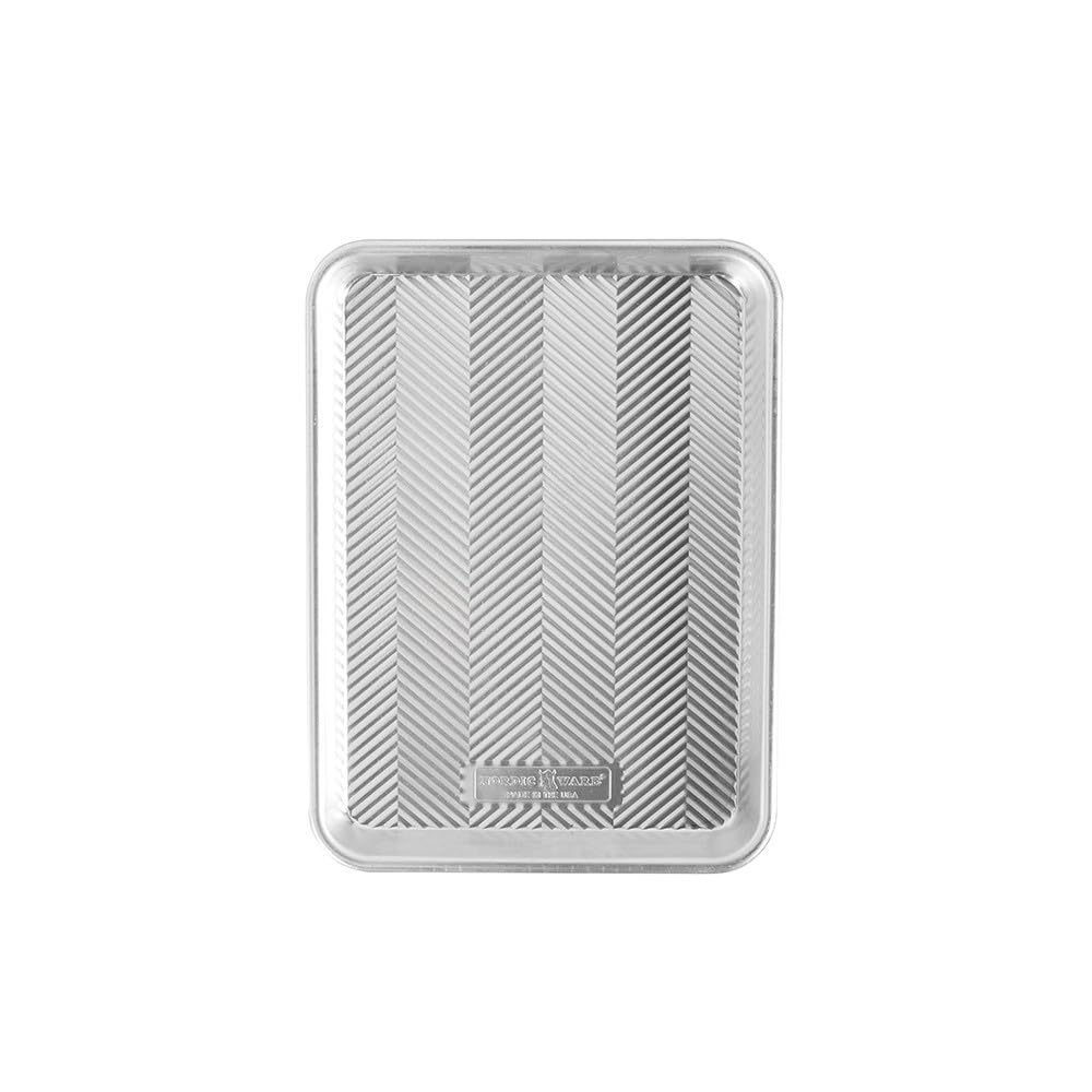 Nordic Ware Prism Quarter Sheet, Aluminium Baking Sheet with Improved Airflow, Premium Bakeware Made in The USA, Silver,L: 12.1" x W: 8.8" x H: 1.1"