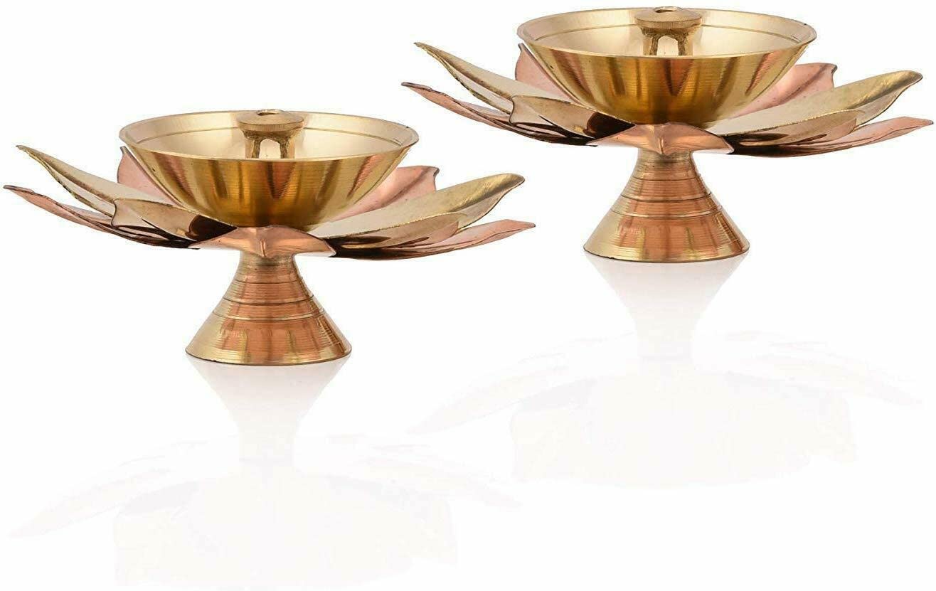 Set di lampade a olio in ottone: decorazione per tempio indù