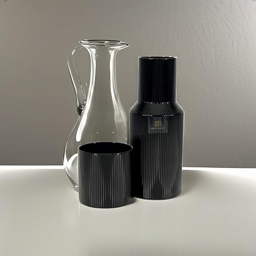 Miniatura 5 de Bruno Magli Jarra negra acanalada  Juego de 2 piezas  Vaso de vidrio para beber se dobla como una tapa  Elegante jarra de agua para mesita de noche