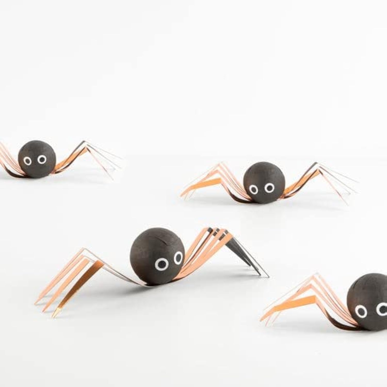 Meri Meri Spider Surprise Balls – Halloween Party Treats for Kids, 4 Trick or Treat Gifts, Friendship Bracelets, Tattoos, Jokes & Crowns, Fun Halloween Party Bag Filler