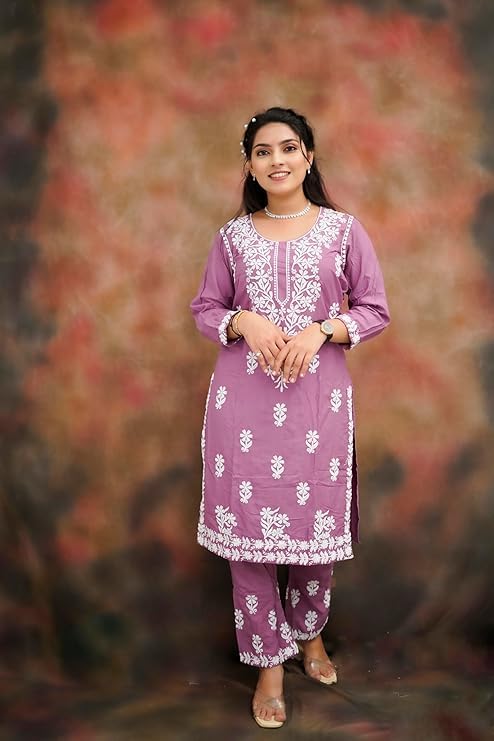 Image of Women's Cotton Blend Lucknowi Embroidered Chikankari Straight Kurta with Pant Set