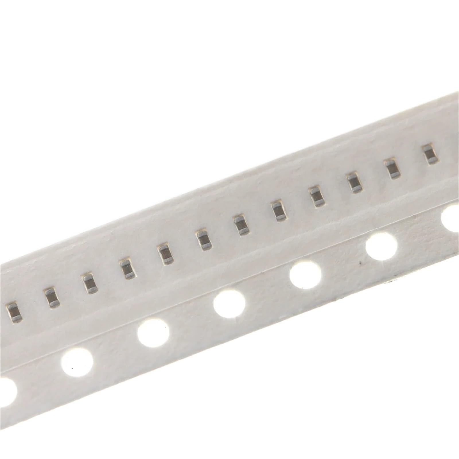 Condensadores SMD 0402 de 680nF para sustitución de componentes dañados en hardware 4