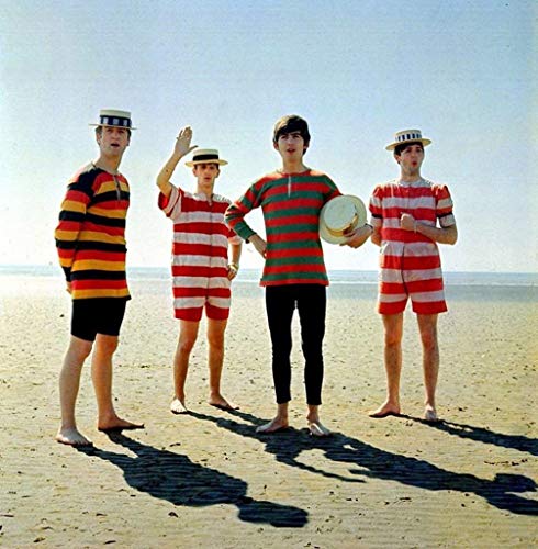 Poster Affiche The Beatles A la Plage Rock Pop Vintage Photo 70’s - Les Beatles, Paul McCartney, John Lennon, RIngo Starr, George Harrison Poster Affiche The Beatles A la Plage Rock Pop Vintage Photo 70's